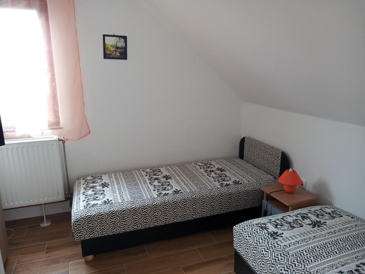Borostyan Vendeghaz Apartment Balatonkeresztur Bagian luar foto