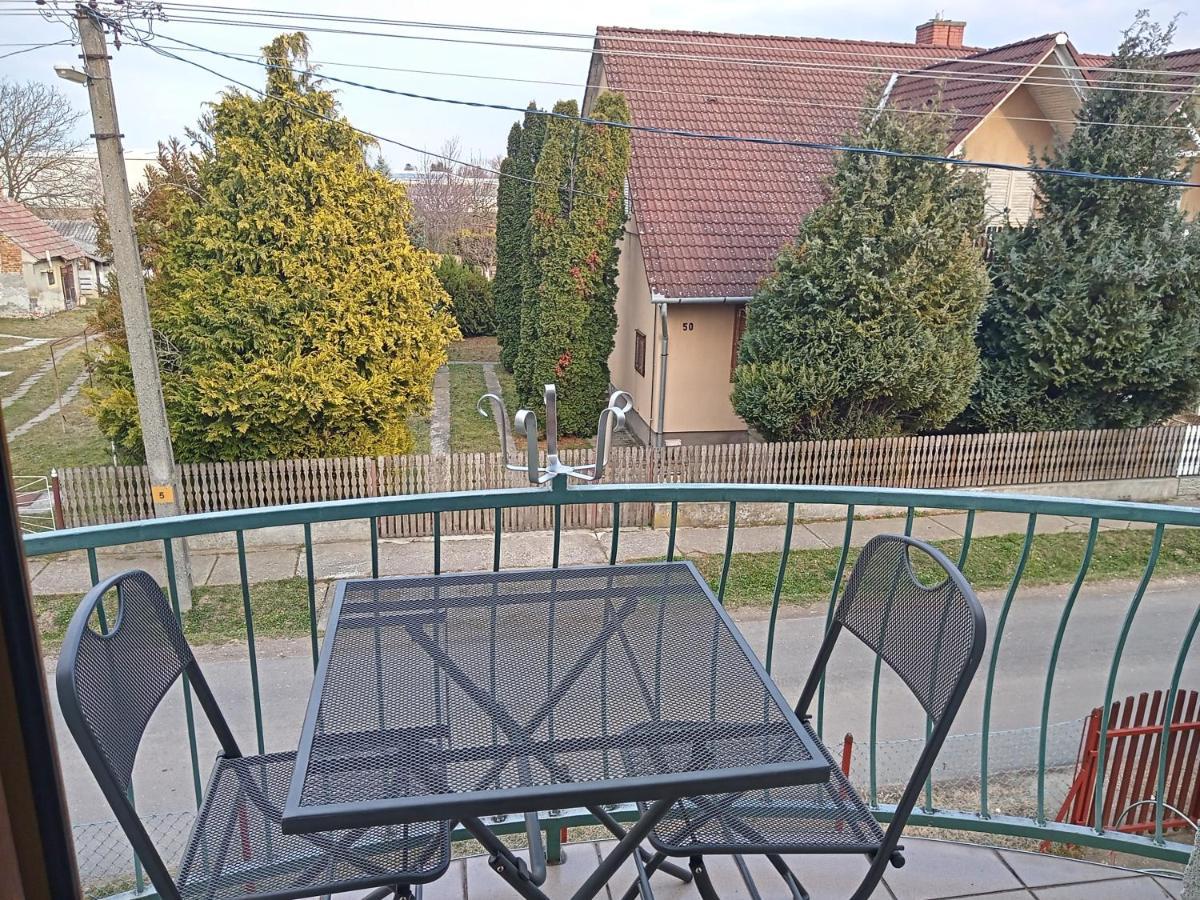 Borostyan Vendeghaz Apartment Balatonkeresztur Bagian luar foto