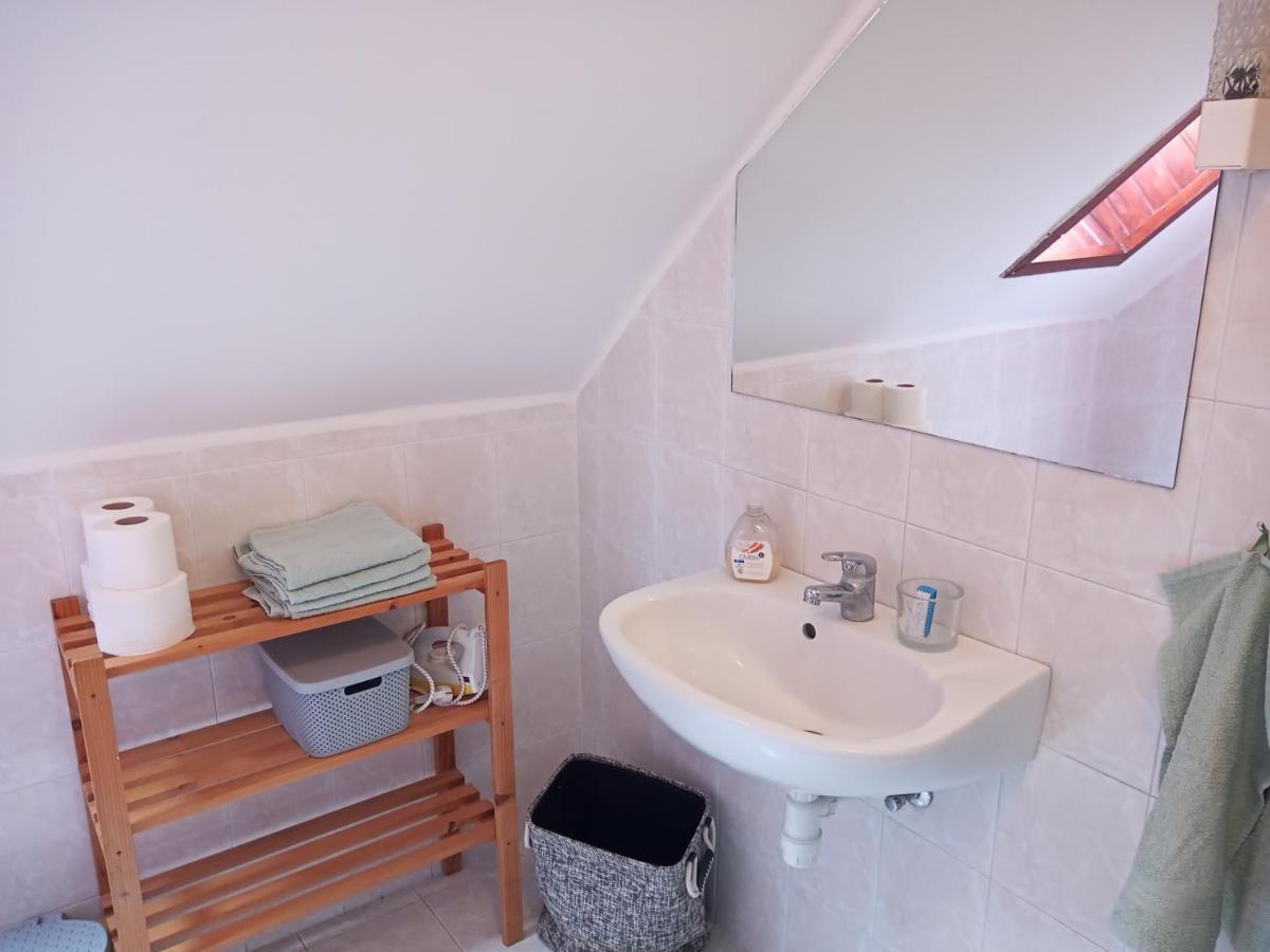 Borostyan Vendeghaz Apartment Balatonkeresztur Bagian luar foto